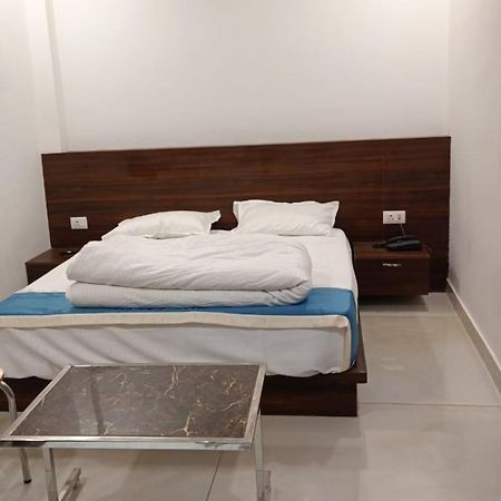Hotel Cross Road By Wb Inn Unnao Eksteriør billede