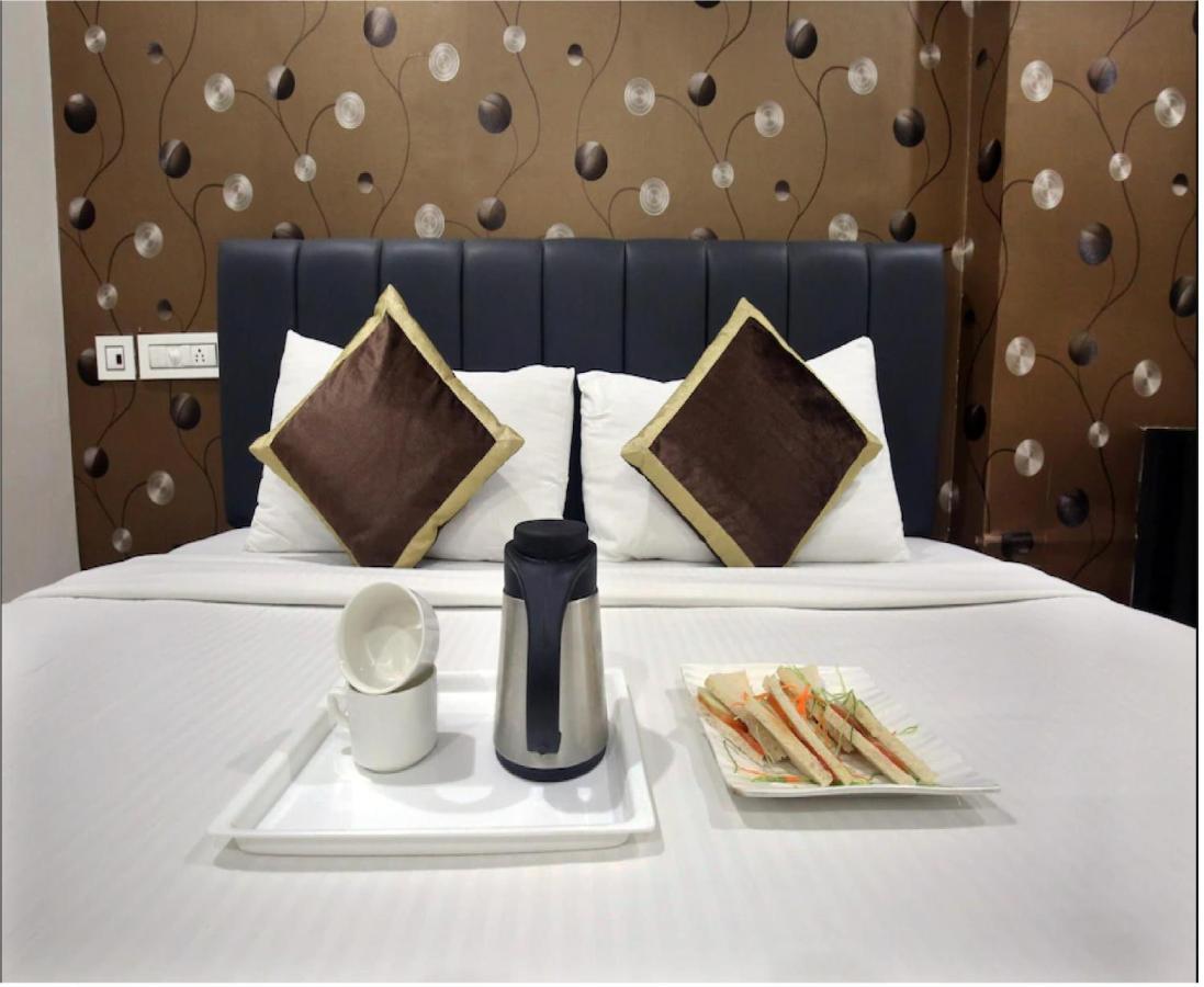 Hotel Cross Road By Wb Inn Unnao Eksteriør billede