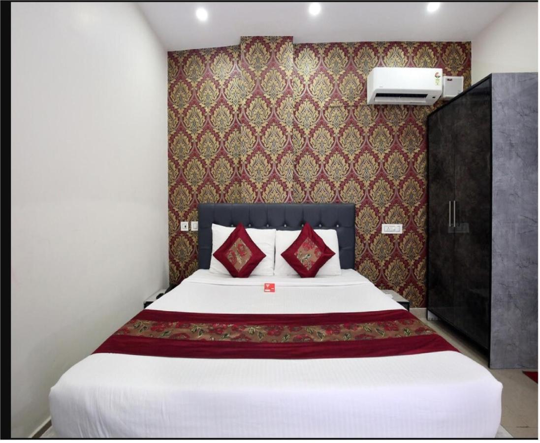 Hotel Cross Road By Wb Inn Unnao Eksteriør billede