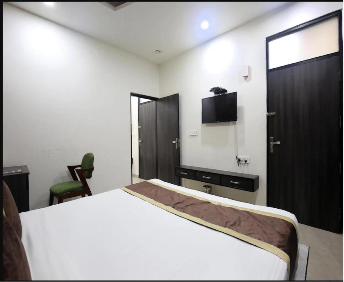 Hotel Cross Road By Wb Inn Unnao Eksteriør billede