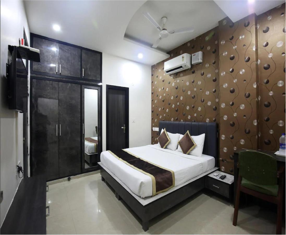 Hotel Cross Road By Wb Inn Unnao Eksteriør billede